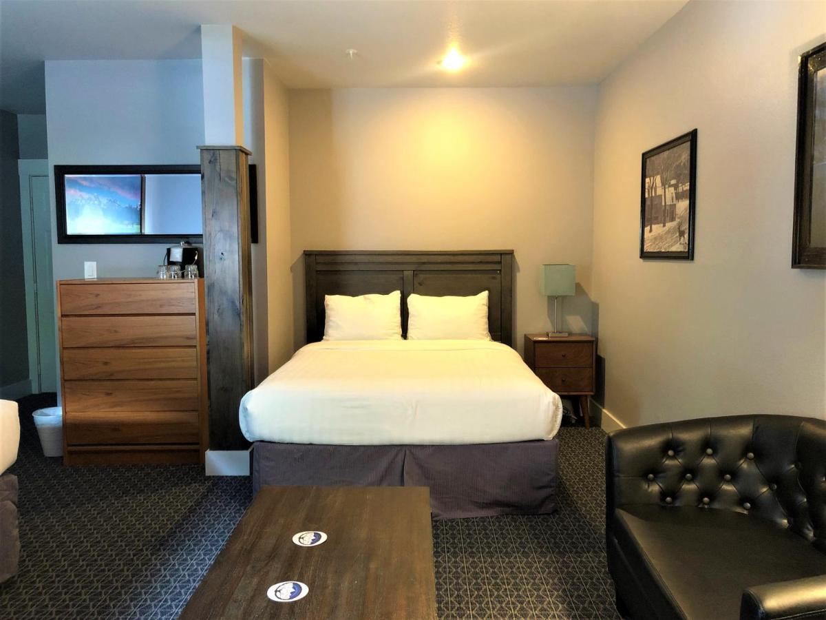 Blue Elk Inn