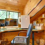 Leavenworth Cabin With Private Hot Tub!