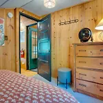 Leavenworth Cabin With Private Hot Tub!
