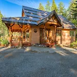 Serene Waterfront Cabin With Sauna & Beach Access