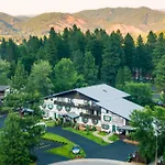 Blue Elk Inn