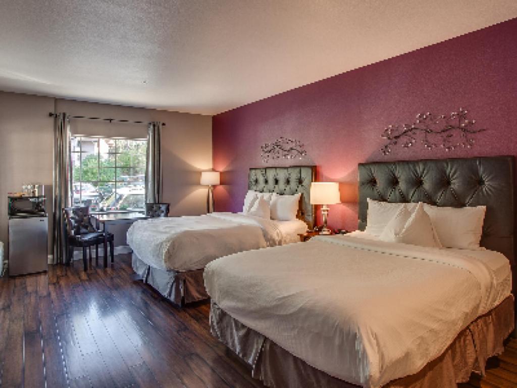 Village Inn 3*