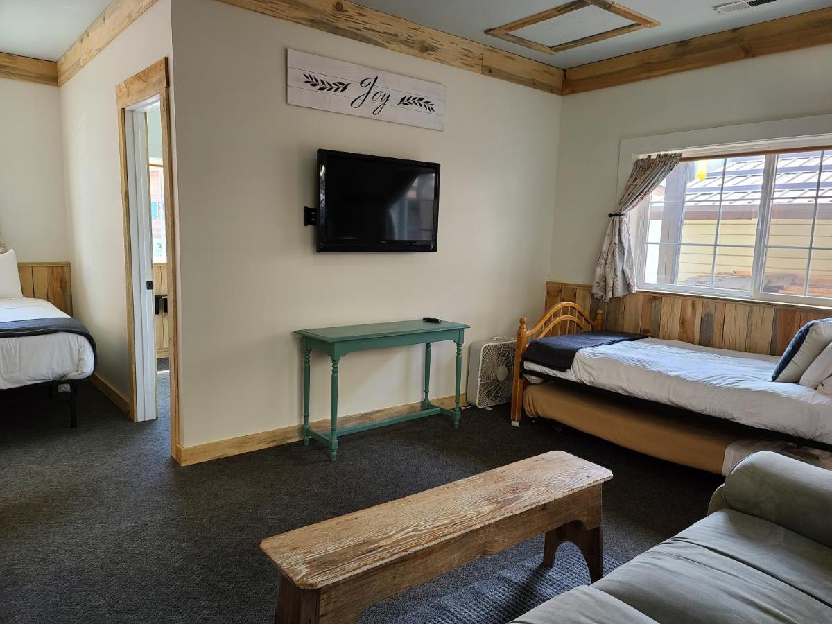 Mrs. Anderson's Hotel 2*
