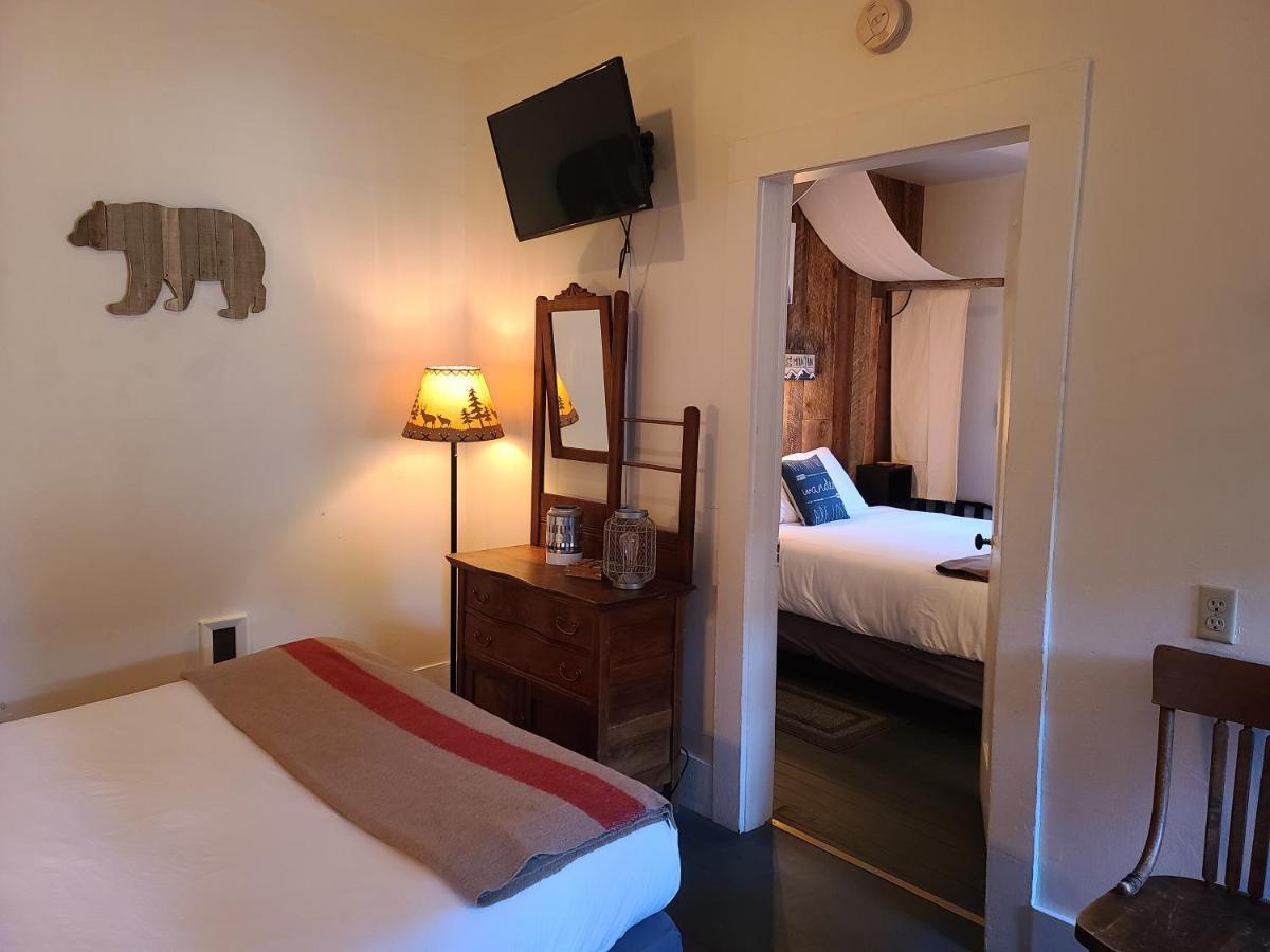 Mrs. Anderson's Hotel 2*