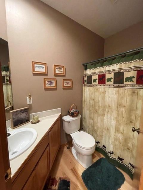 Cozy Riverfront Retreat Holiday home *