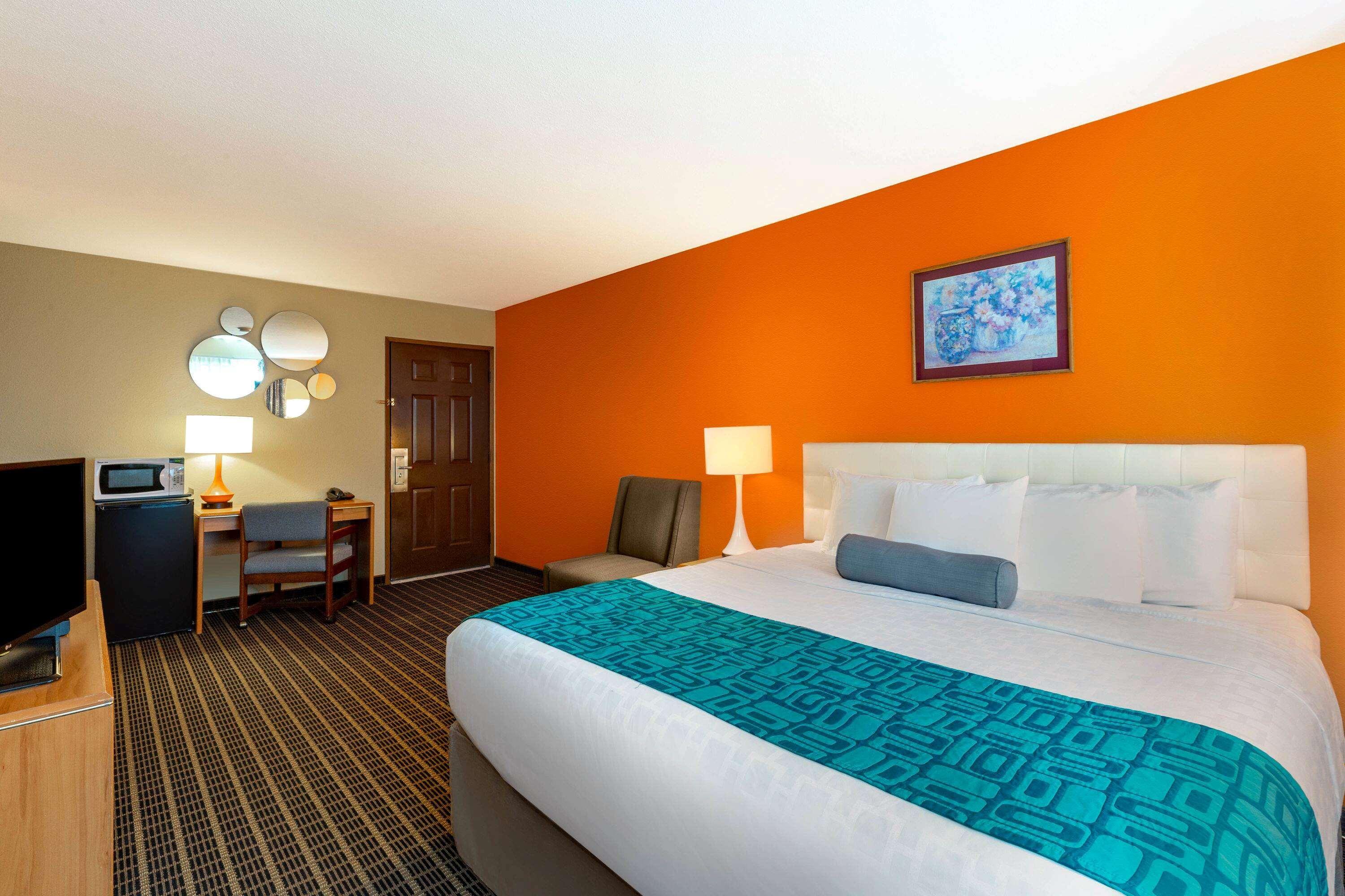 Howard Johnson By Wyndham