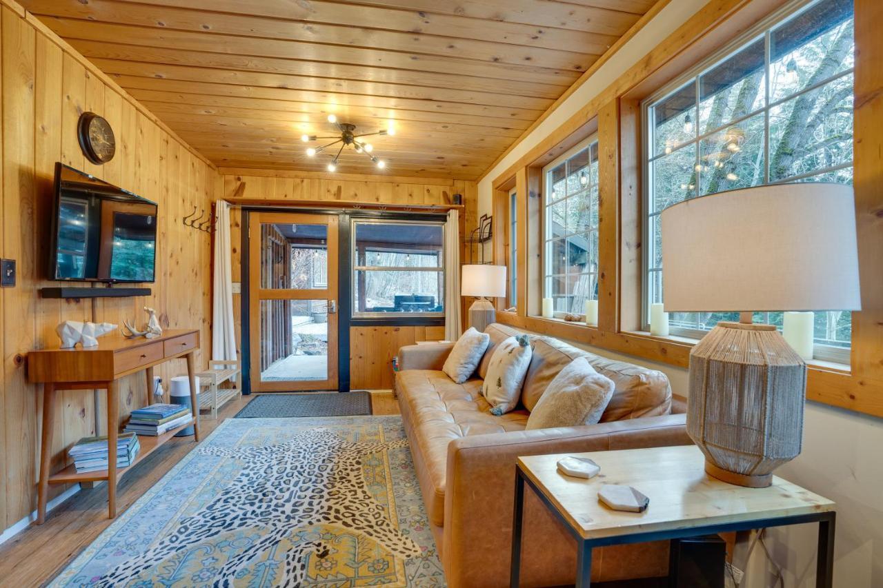 Holiday home With Private Hot Tub!
