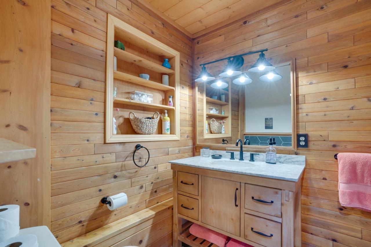 With Private Hot Tub! Holiday home