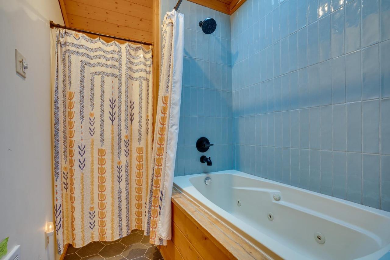 With Private Hot Tub! Leavenworth