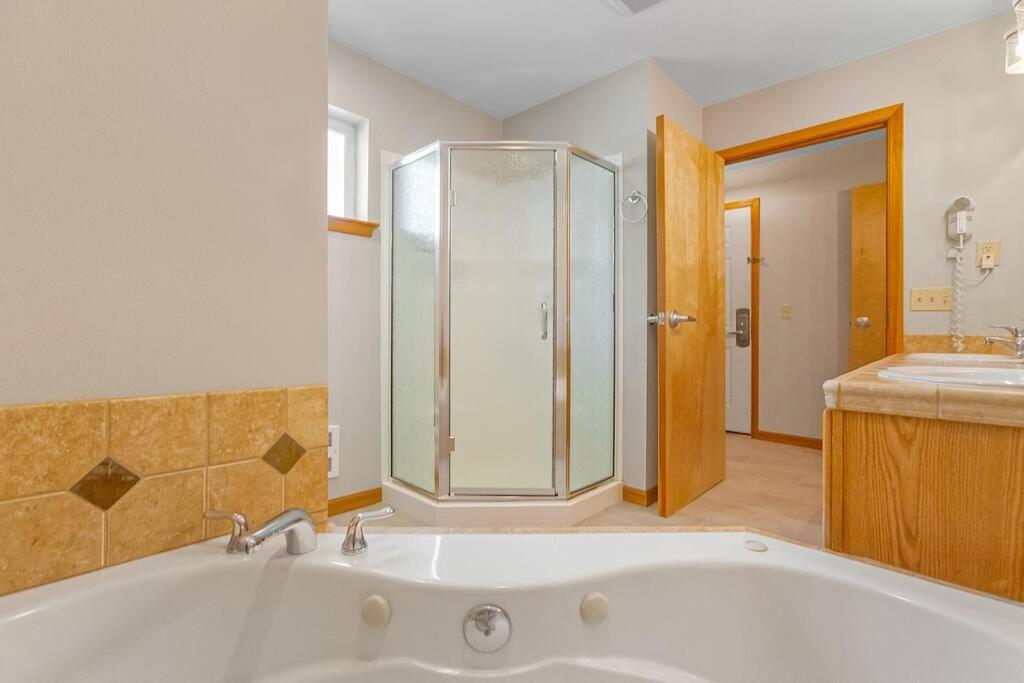 Dasha's Alpine Retreat At Icicle Village With Pool And Hot Tub Apartment