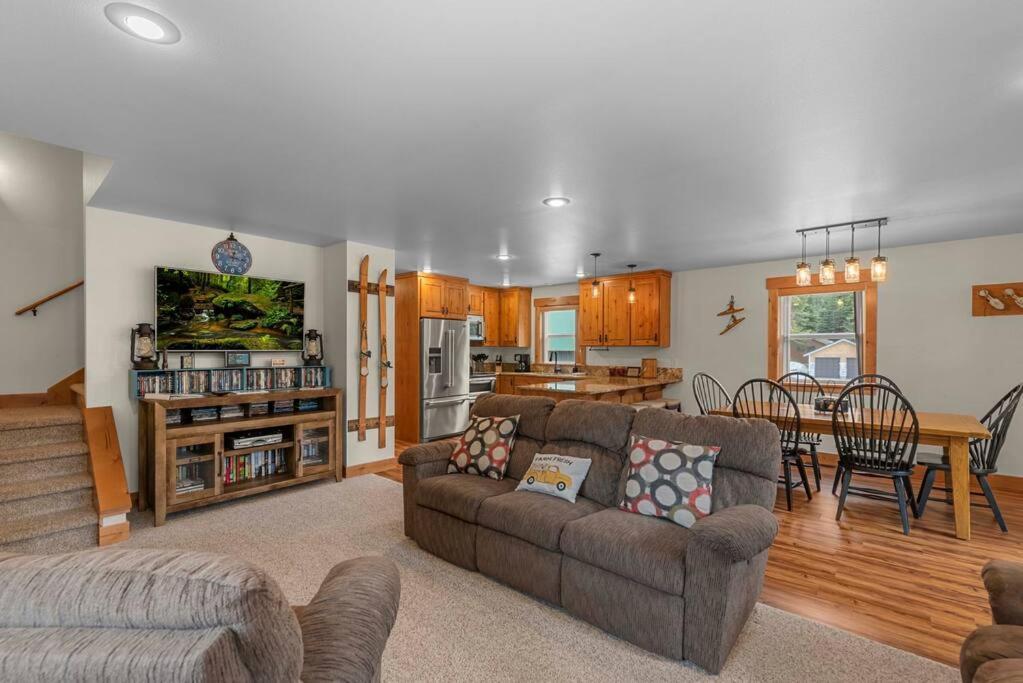 River's Bend - Hot Tub, Fire Pit, Games & *