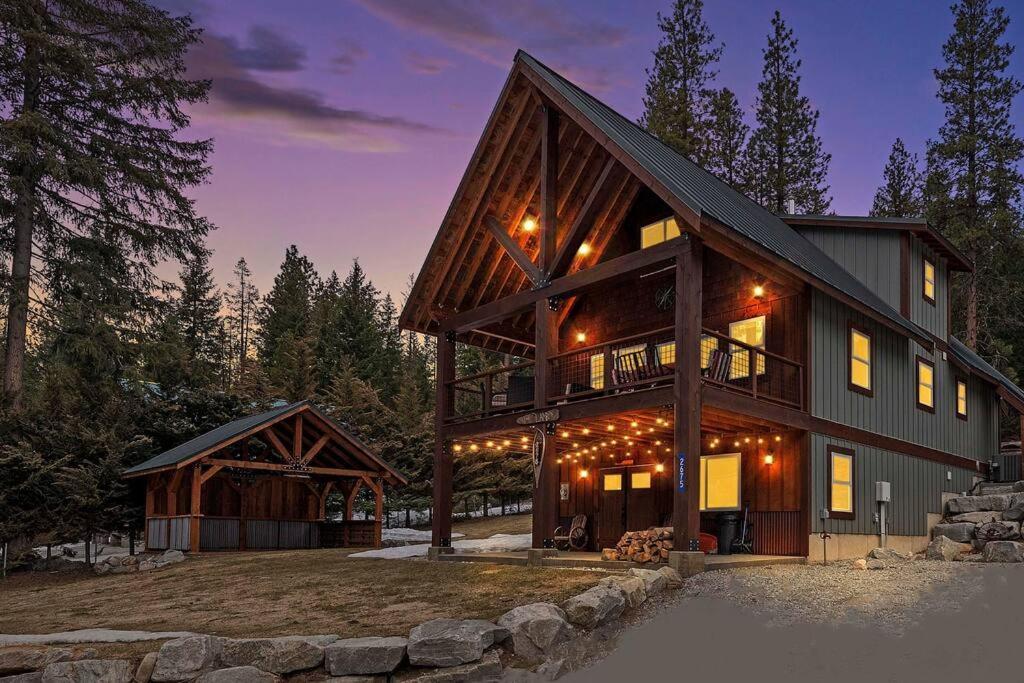 River's Bend - Hot Tub, Fire Pit, Games & Chalet *