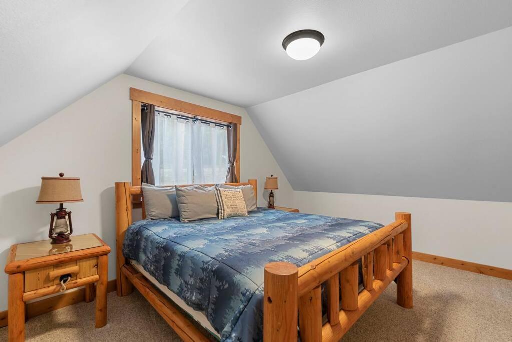 River's Bend - Hot Tub, Fire Pit, Games & Leavenworth