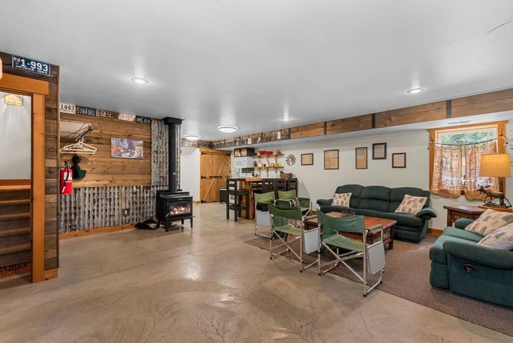 River's Bend - Hot Tub, Fire Pit, Games & Chalet