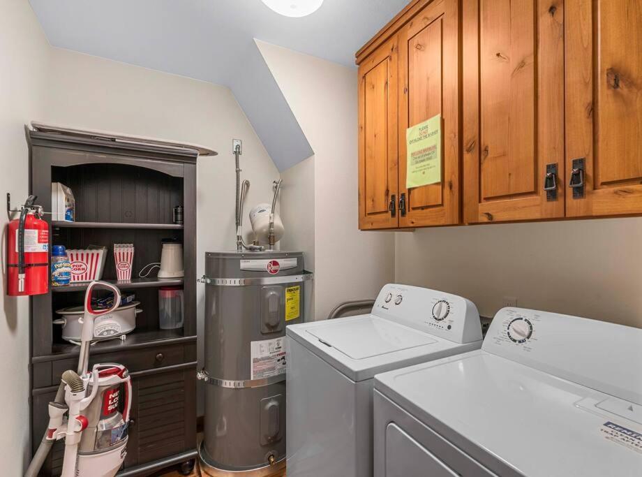 River's Bend - Hot Tub, Fire Pit, Games & Chalet