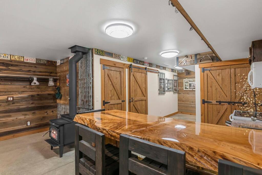Chalet River's Bend - Hot Tub, Fire Pit, Games & *