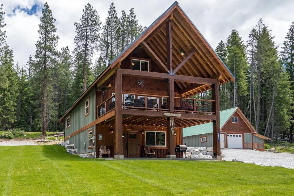 Chalet River's Bend - Hot Tub, Fire Pit, Games &