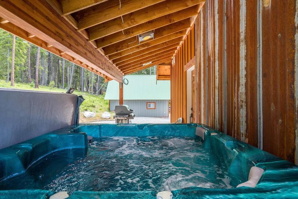 River's Bend - Hot Tub, Fire Pit, Games & Chalet *