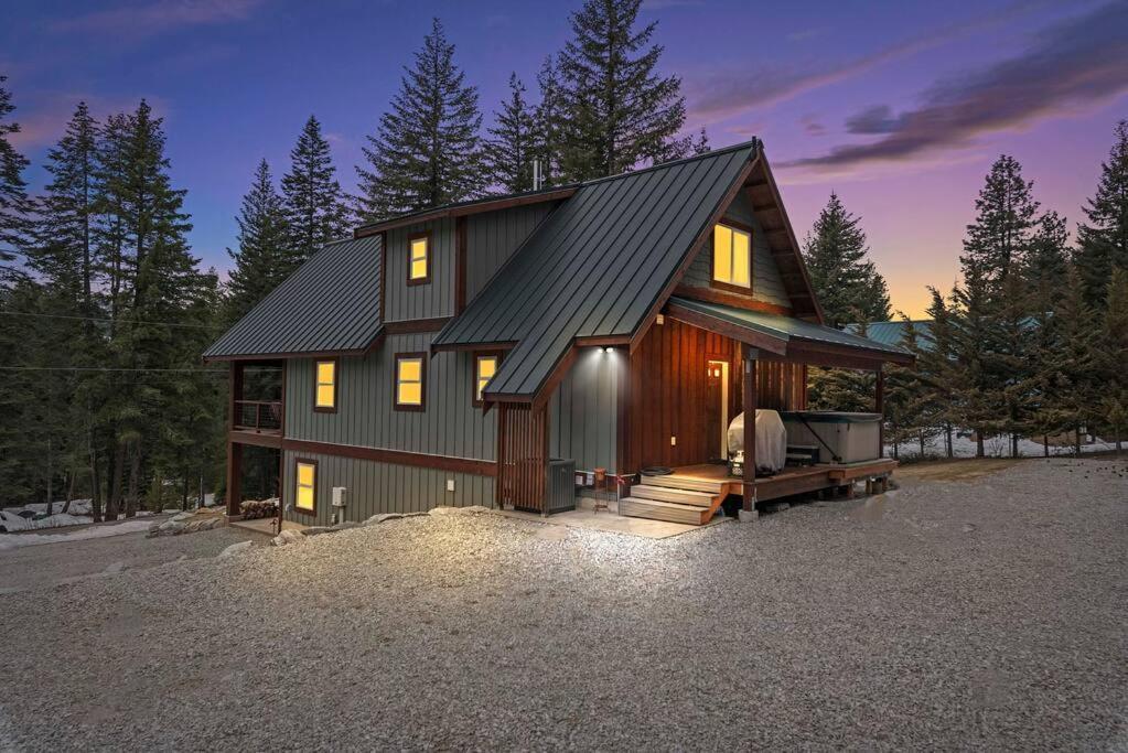 River's Bend - Hot Tub, Fire Pit, Games & Chalet