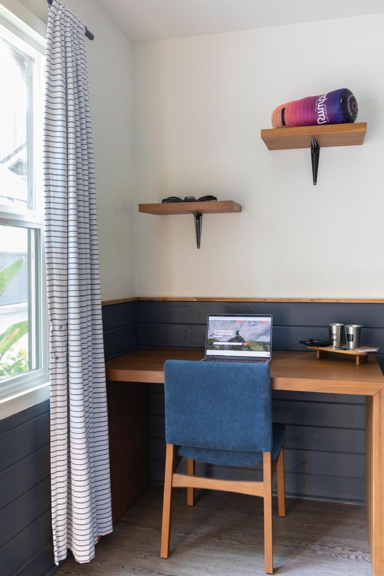 Lodge Loge Riverside *