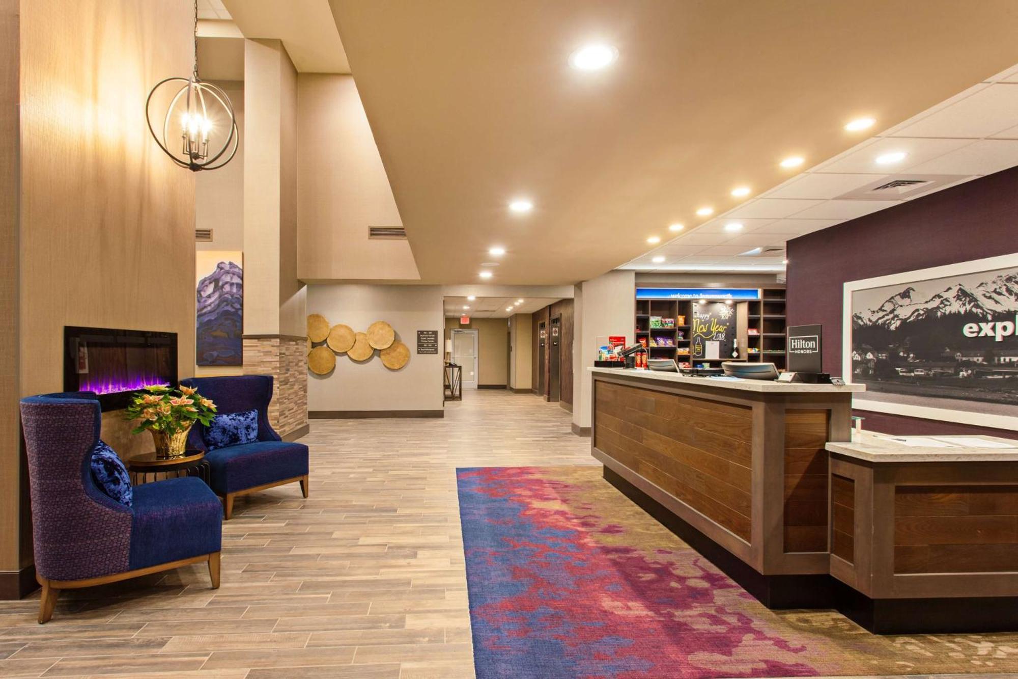 Hampton & Hotel