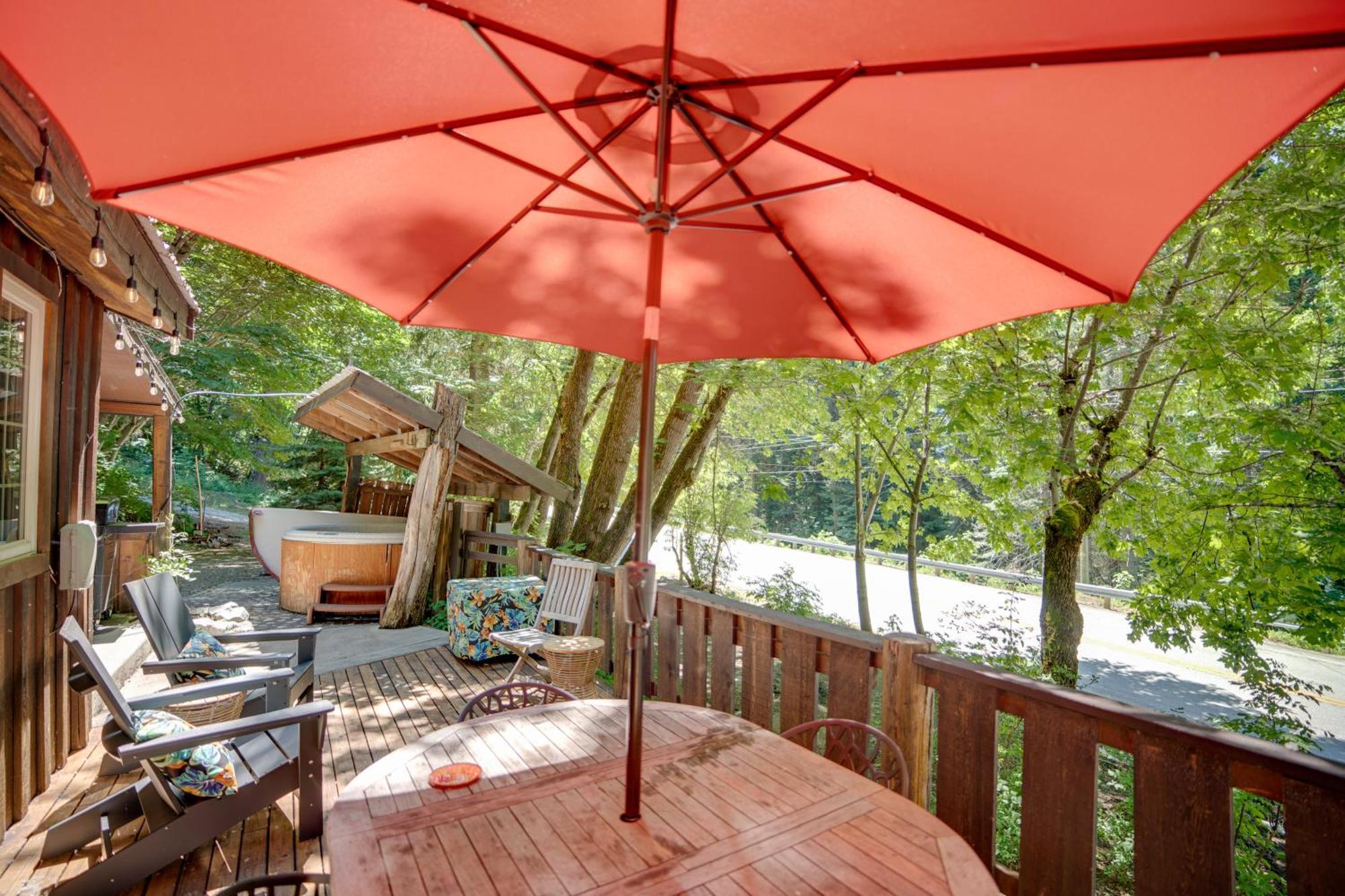 With Private Hot Tub! *