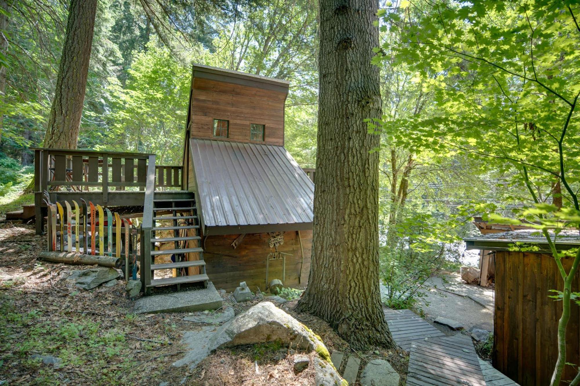 With Private Hot Tub! *
