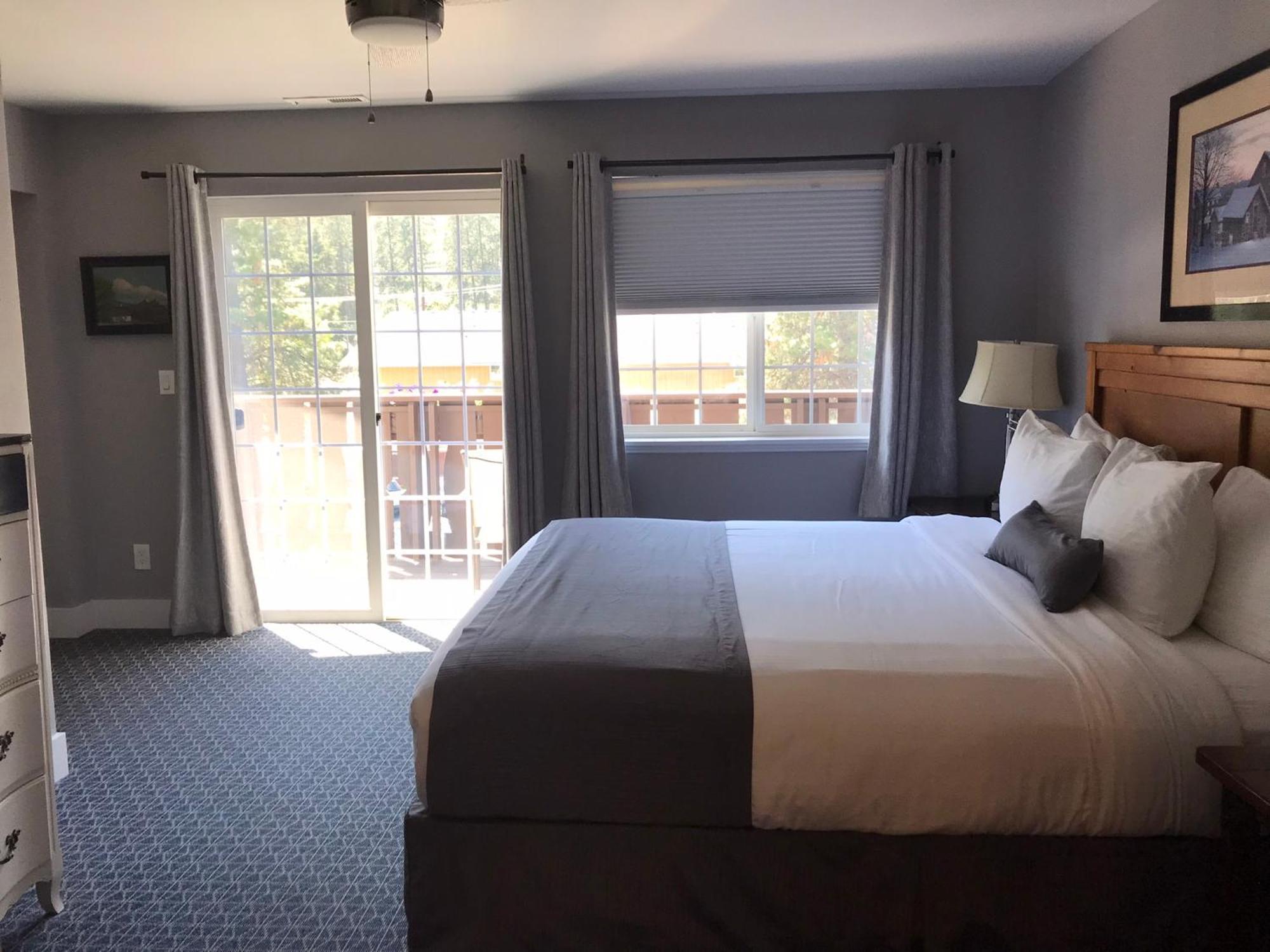 Inn Blue Elk