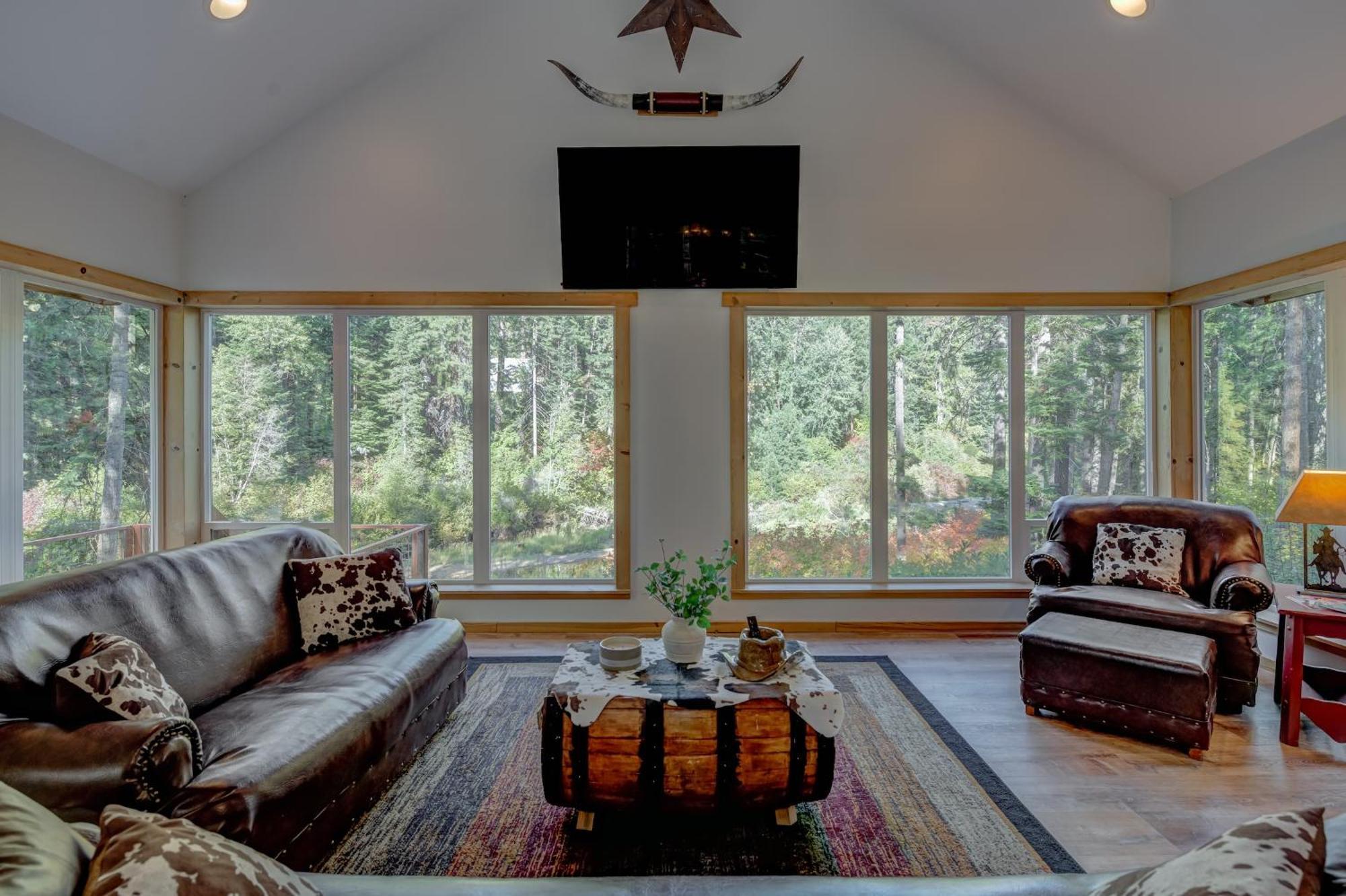 Serene Waterfront With Sauna & Access *