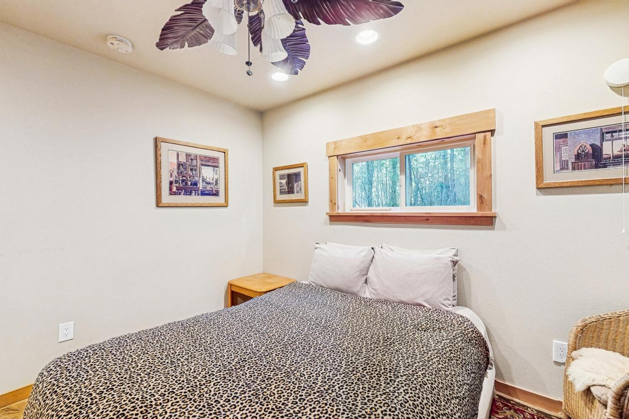 Holiday home Merry Creekside Retreat