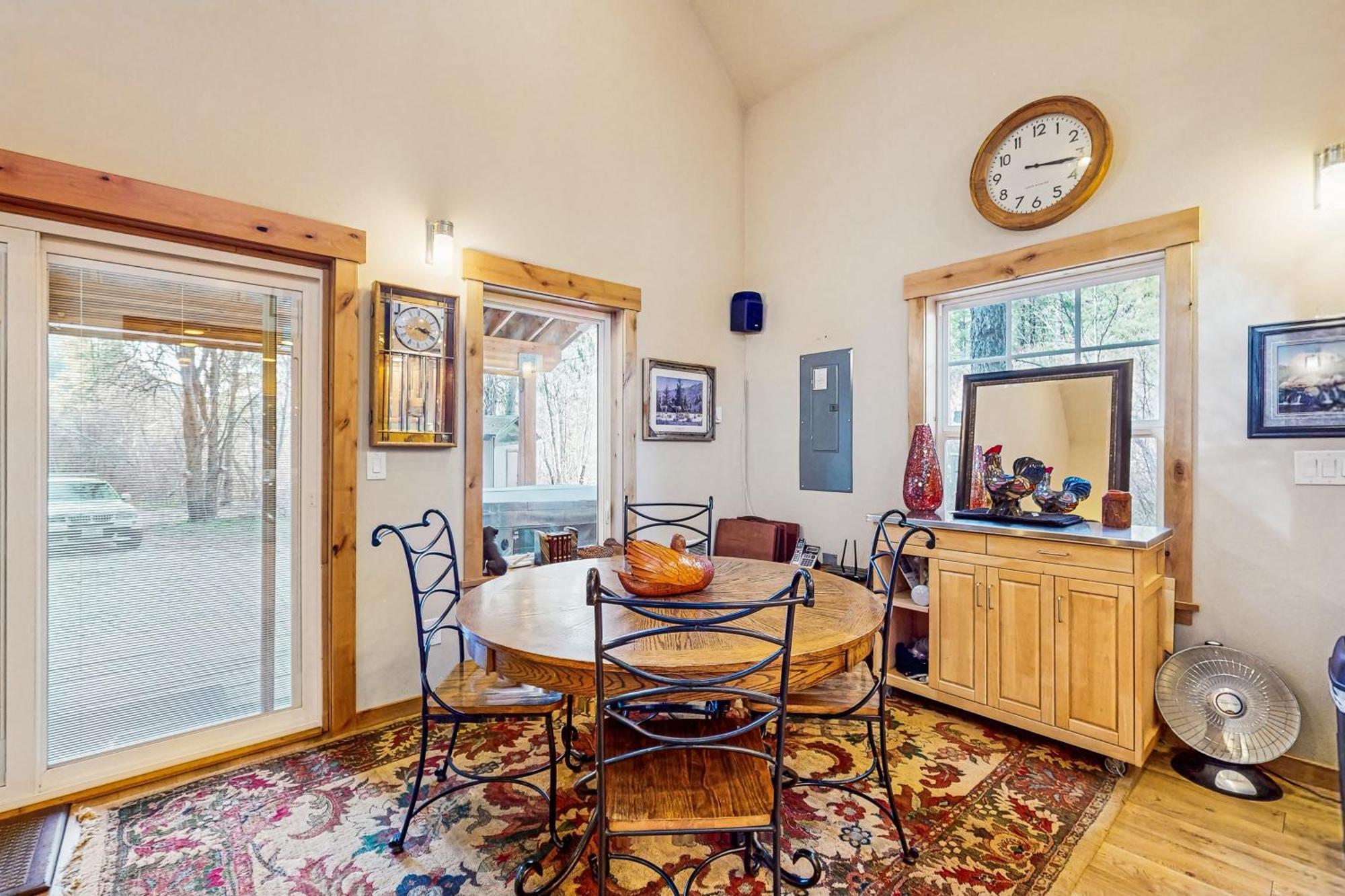 Holiday home Merry Creekside Retreat *