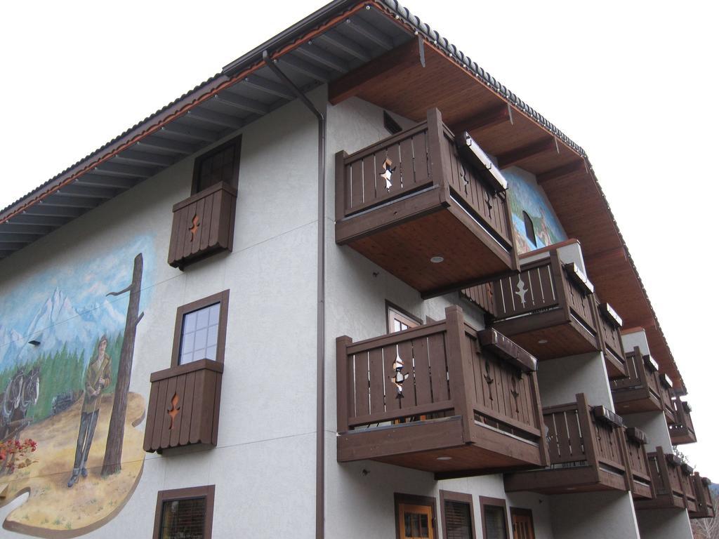 Resort Icicle Village