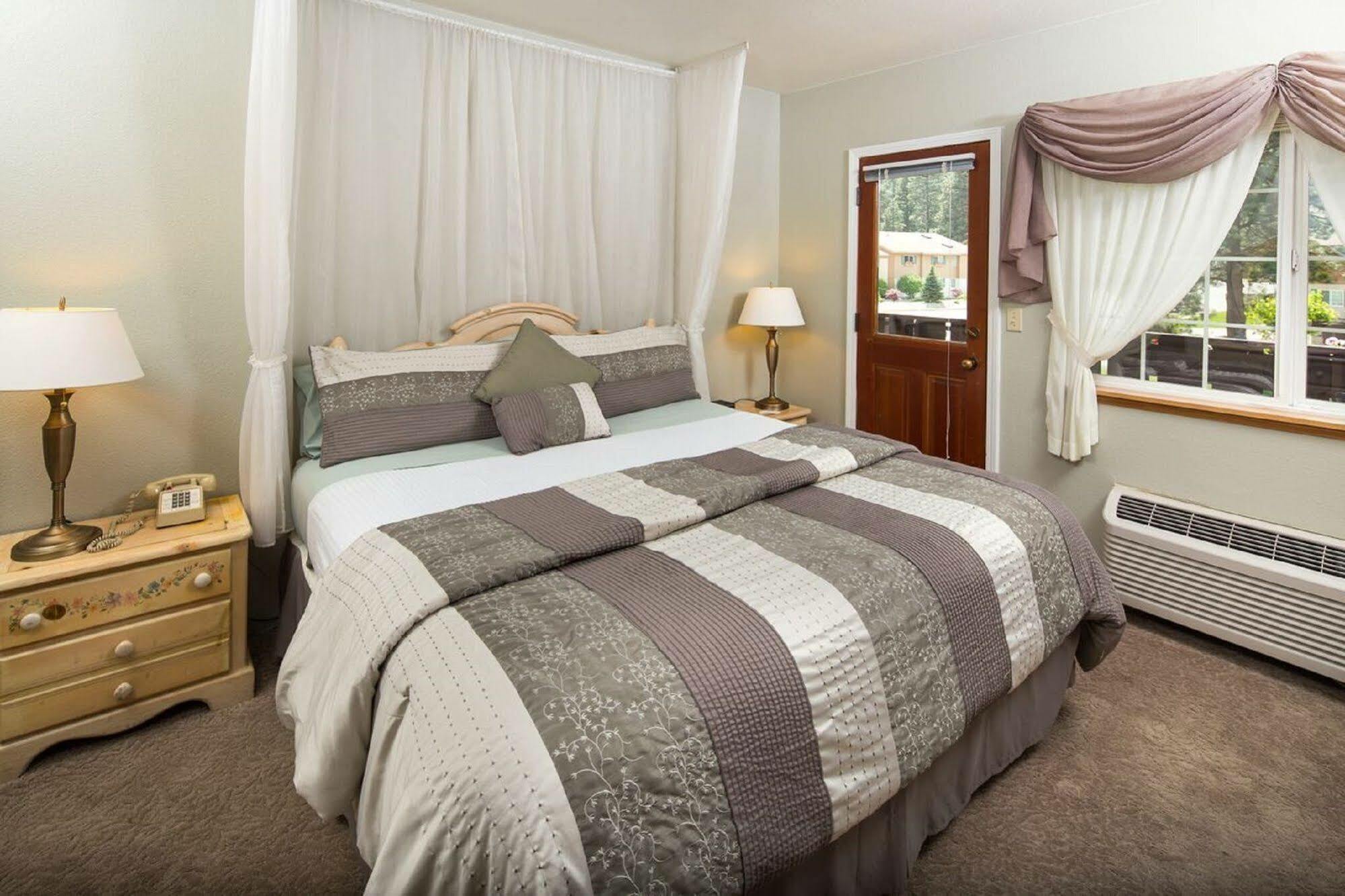 Inn Blue Elk